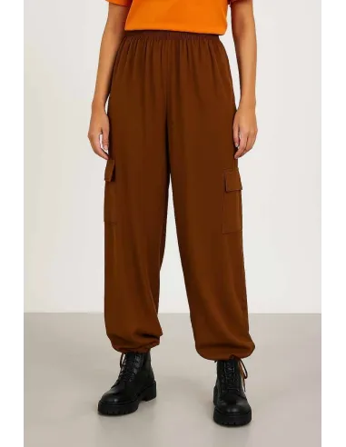 "Brun cargo bukser med store lommer til kvinder - TIPPY Collection"