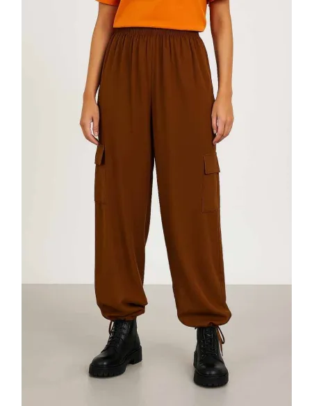 "Brun cargo bukser med store lommer til kvinder - TIPPY Collection"