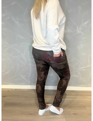 "Bagside af brun strækbukser med blomsterprint til kvinder - TIPPY"