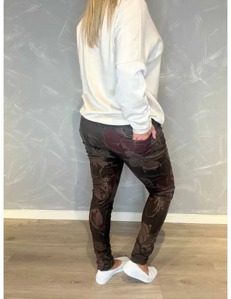 "Bagside af brun strækbukser med blomsterprint til kvinder - TIPPY"