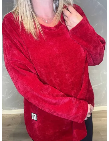 Nærbillede af blød velour på rød trøje til kvinder - TIPPY"