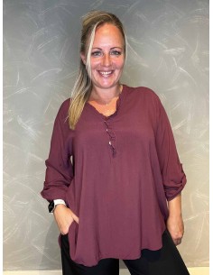 "Bordeaux skjorte bluse med flæser og træ knapper til kvinder - TIPPY Collection"