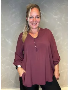 "Bordeaux skjorte bluse med flæser og træ knapper til kvinder - TIPPY Collection"