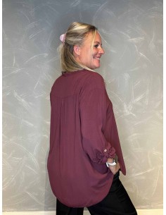 "Bordeaux skjorte bluse med flæser og træ knapper til kvinder - TIPPY Collection" 2
