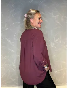 "Bordeaux skjorte bluse med flæser og træ knapper til kvinder - TIPPY Collection" 2