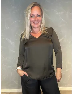 "Mørk brun viskose bluse med shiny front og løs pasform til kvinder - TIPPY Collection"