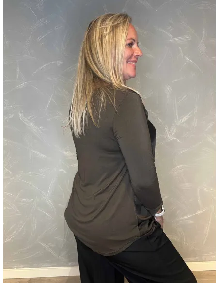 "Bagside af mørk brun viskose bluse med strækbar viskose til kvinder - TIPPY"