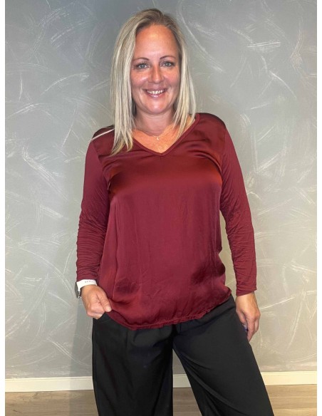 "Bordeaux viskose bluse med shiny front og løs pasform til kvinder - TIPPY Collection"