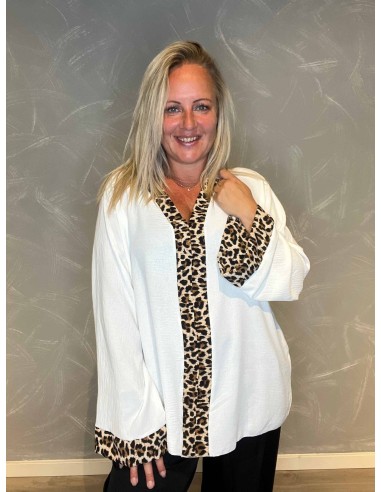 "Hvid leo bluse med leo print detaljer til kvinder - TIPPY Collection"