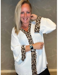 "Hvid leo bluse med leo print detaljer til kvinder - TIPPY Collection"