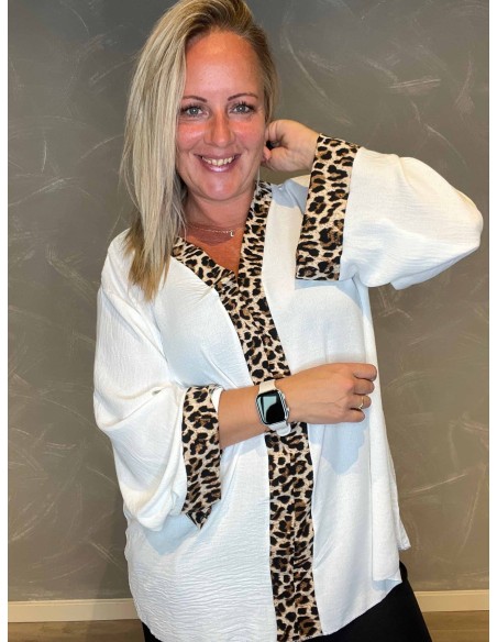 "Hvid leo bluse med leo print detaljer til kvinder - TIPPY Collection"