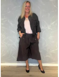 "Nærbillede af fløjl-kvalitet på brun culottes til kvinder - TIPPY" 2