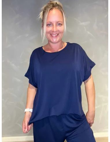 "Navy box bluse med stræk og korte ærmer til kvinder - TIPPY Collection"