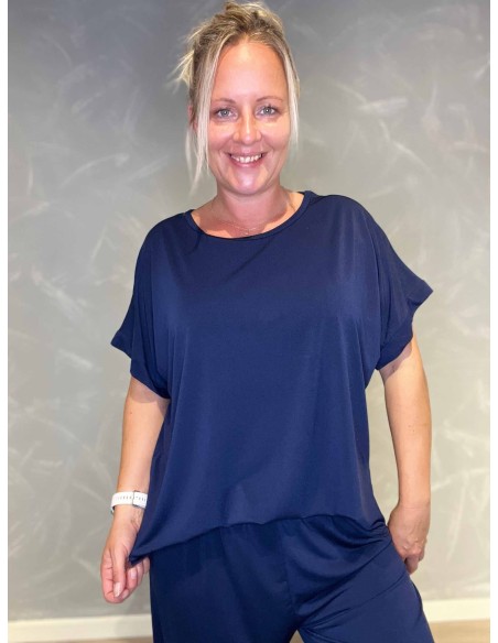 "Navy box bluse med stræk og korte ærmer til kvinder - TIPPY Collection"