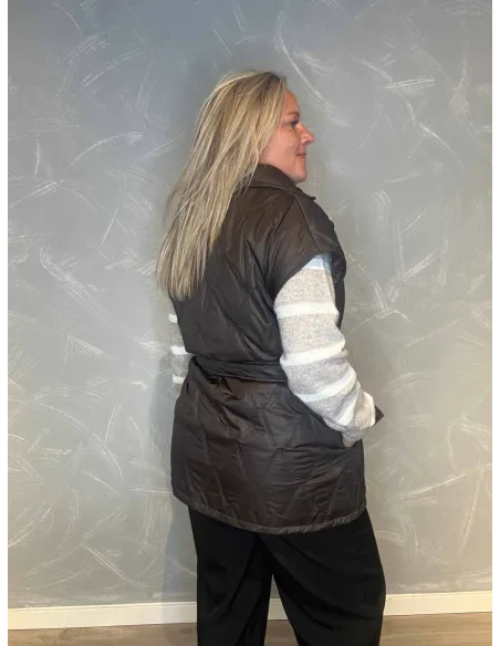 "Bagside af mørk brun lang vatteret vest til kvinder - TIPPY"