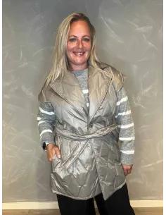 "Grå/sølv lang vatteret vest med bælte til kvinder - TIPPY Collection"