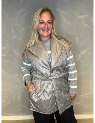 "Grå/sølv lang vatteret vest med bælte til kvinder - TIPPY Collection"