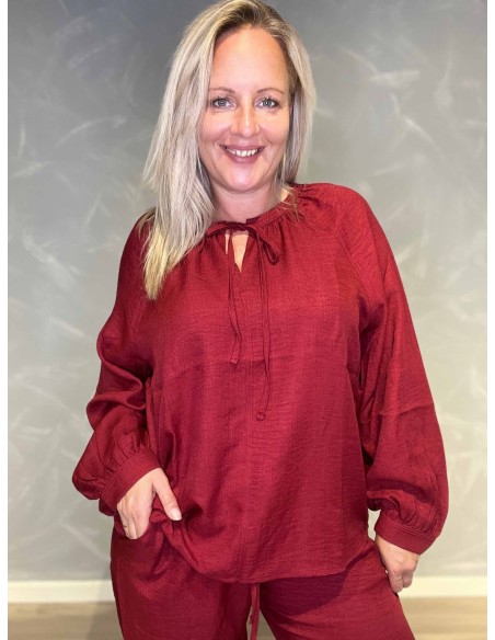 "Bordeaux bluse med bindebånd og ballonærmer til kvinder - Catwalk by TIPPY"
