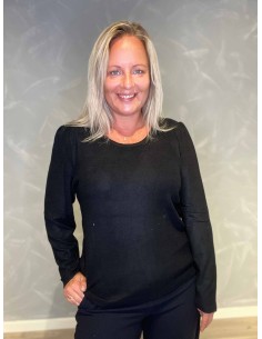 "Sort pullover bluse med pufærmer og rund hals til kvinder - Design by TIPPY"