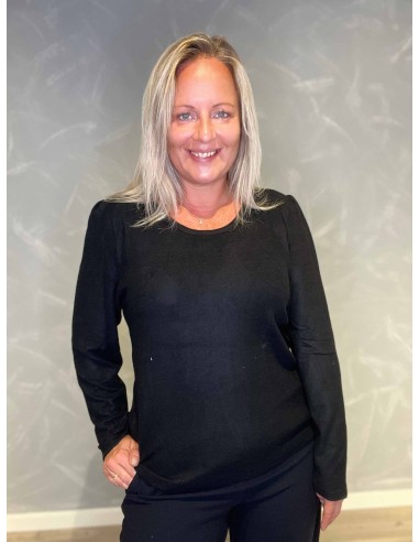 "Sort pullover bluse med pufærmer og rund hals til kvinder - Design by TIPPY"