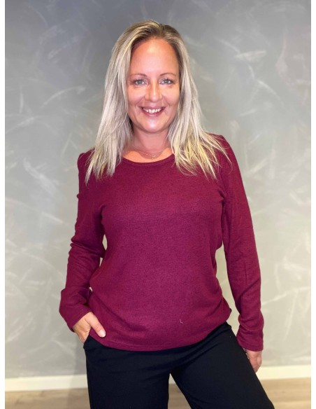 "Meleret bordeaux pullover bluse med pufærmer og rund hals til kvinder - Design by TIPPY"