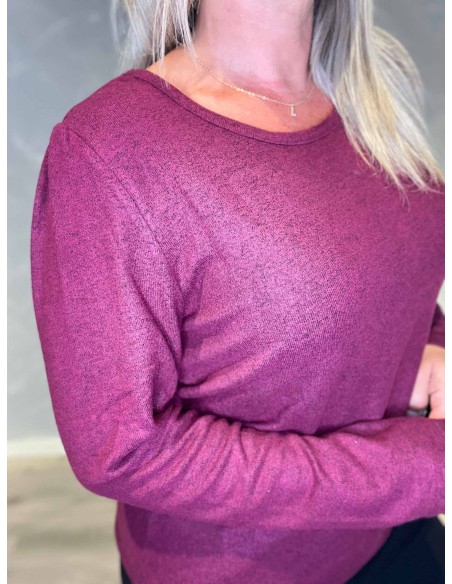 "Nærbillede af pufærmer på meleret bordeaux pullover bluse til kvinder - TIPPY"