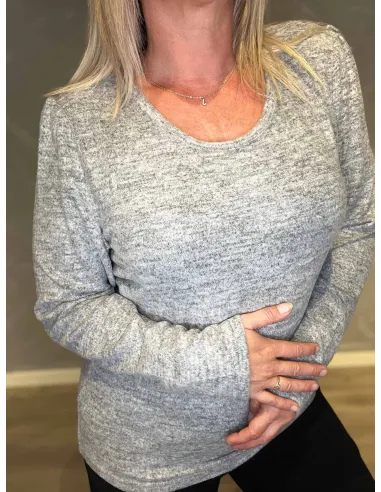 "Nærbillede af pufærmer på meleret grå pullover bluse til kvinder - TIPPY"