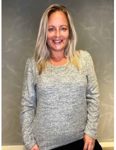 "Meleret grå pullover bluse med pufærmer og rund hals til kvinder - Design by TIPPY"