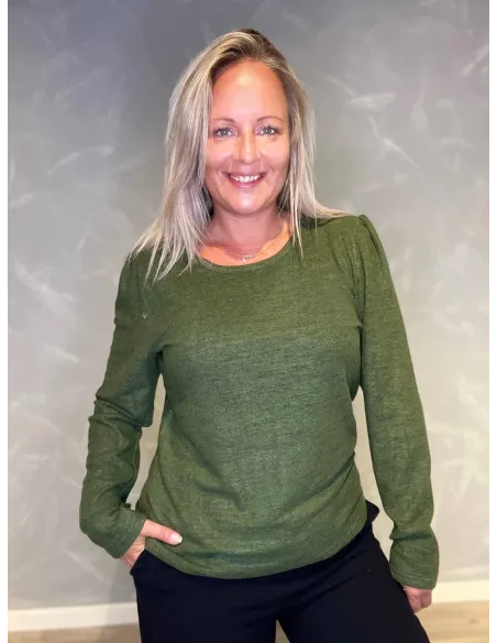 "Meleret grøn pullover bluse med pufærmer og rund hals til kvinder - Design by TIPPY"