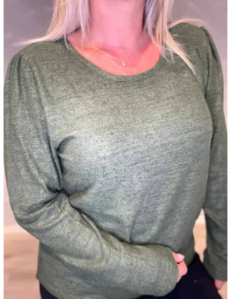 "Nærbillede af pufærmer på meleret grøn pullover bluse til kvinder - TIPPY"