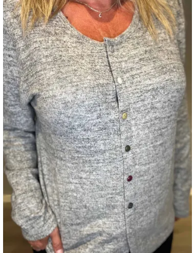 "Nærbillede af farvede knapper på grå meleret cardigan til kvinder - TIPPY"