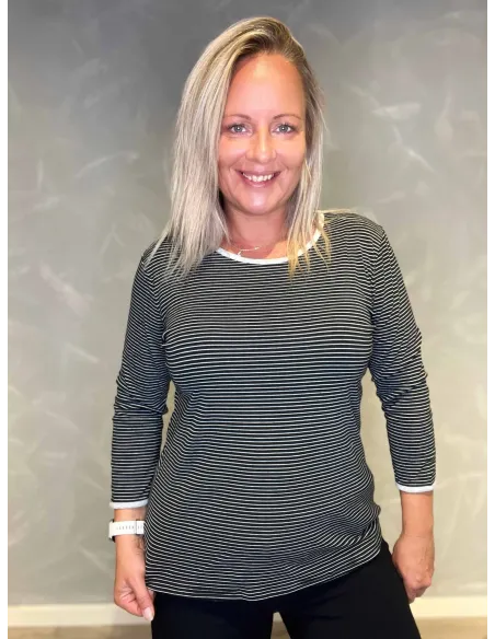 "Sort stribet t-shirt med hvide striber til kvinder - TIPPY Design"