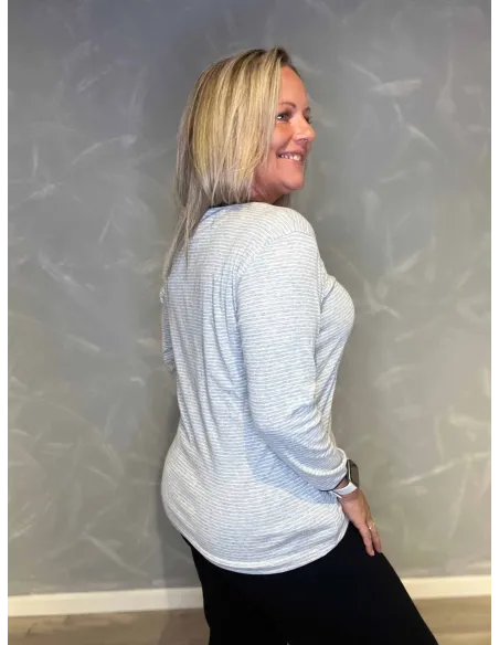 "Bagside af grå stribet t-shirt til kvinder - TIPPY"