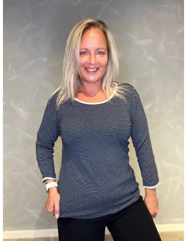 "Navy stribet t-shirt med hvide striber til kvinder - TIPPY Design"