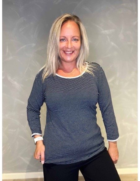 "Navy stribet t-shirt med hvide striber til kvinder - TIPPY Design"