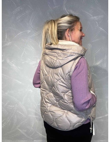 "Bagside af beige dynevest med quilt design til kvinder - TIPPY"