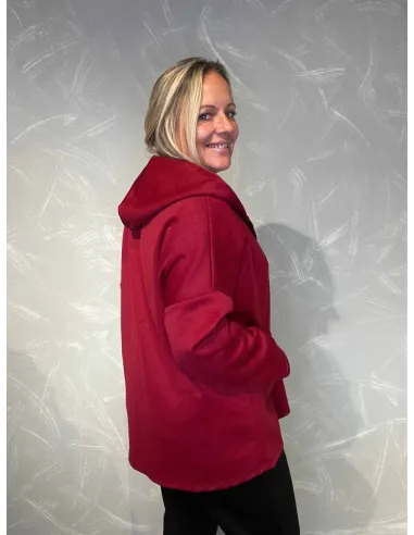 "Bagside af maroon overgangsjakke med lynlås og hætte til kvinder - TIPPY"