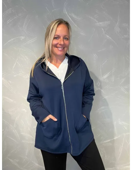 "Navy overgangsjakke med lynlås, hætte og lommer til kvinder - TIPPY Collection"