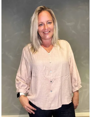 "Lyserosa skjorte med kinakrave og pynteknapper"