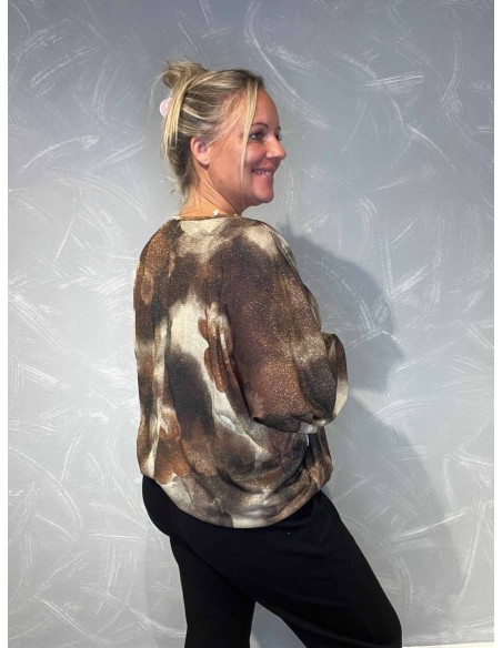 "Bagside af bluse med batik print og elastik forneden"