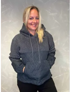 "Mørk grå quiltet anorak med hætte og lommer"