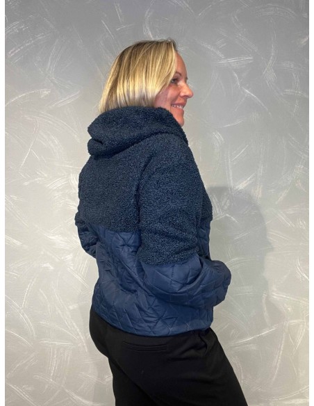 "Bagside af quiltet anorak med varm pasform"