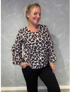 "Bluse med giraffe print i sort og hvid"