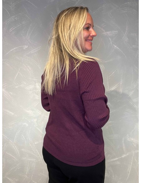 "Bagside af cardigan med rib-struktur"