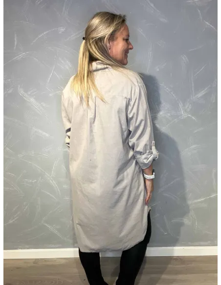 "Bagside af babyfløjl storskjorte til kvinder - TIPPY"