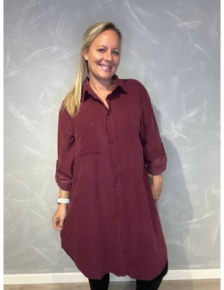 "Bordeaux babyfløjl storskjorte til kvinder - TIPPY Collection"