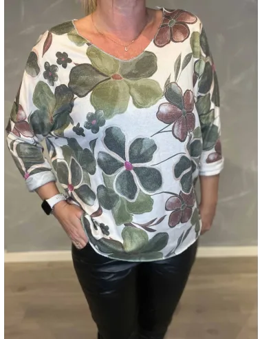 "Nærbillede af blomstermønster på grøn/hvid bluse til kvinder - TIPPY"