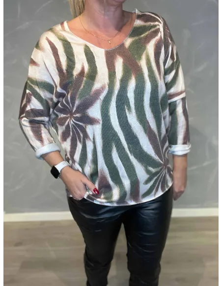 "Nærbillede af stribemønster på grøn/brun bluse til kvinder - TIPPY"