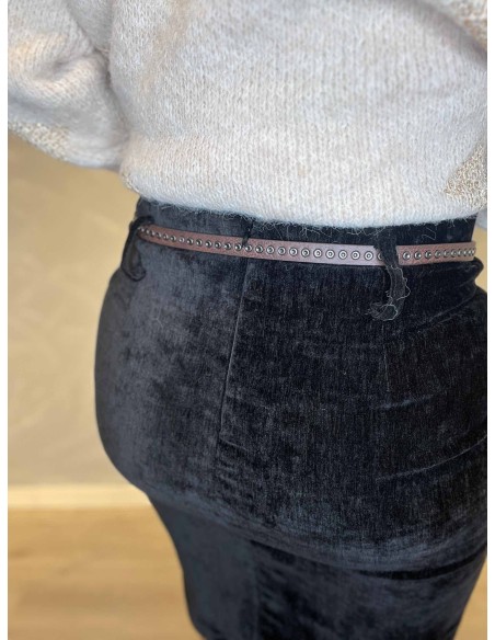 "Bagside af sort velour nederdel med lynlås til kvinder - TIPPY"