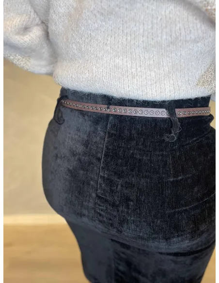 "Bagside af sort velour nederdel med lynlås til kvinder - TIPPY"